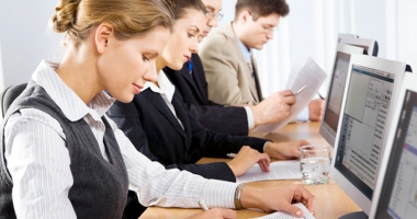 Stire din Economie : "Bugetul anului 2018  obligă angajatorii publici  la concedieri colective!"