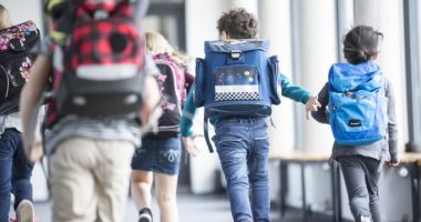 Stire din Social : Bugetarii ar putea da declaraţii pe propria răspundere pentru voucherele de vacanță