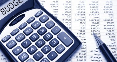 Stire din Economie : Bugetele statului cheltuiesc mai mult decât încasează