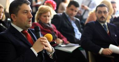 Stire din Politică-Administrație : Decebal Făgădău bagă consilierii locali în ședință. Se va vota rectificarea bugetului Constanței