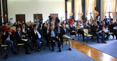 Decebal Făgădău bagă consilierii locali în ședință. Se va vota rectificarea bugetului Constanței - 2