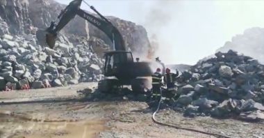 VIDEO / INCENDIU ÎNTR-O CARIERĂ DE PIATRĂ din județul Constanța
