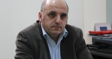 Stire din Politică-Administrație : Nu aveți carte de identitate ca să votați ? O puteți face la urgență !