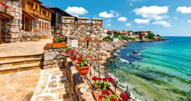 Stire din Actualitate : Cheltuielile turiştilor care aleg Bulgaria ar urma să urce cu 10-15% în luna mai