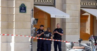 Stire din Actualitate : JAf CA-N FILME, ÎN PLINĂ ZI! Celebru magazin de bijuterii, jefuit, din nou, de mai multe persoane