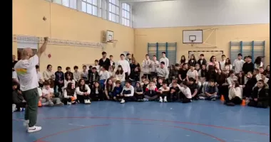 Stire din Cultură-Educație : Spuneți STOP bullying-ului! Elevii de la Școala nr. 43 învață să fie curajoși