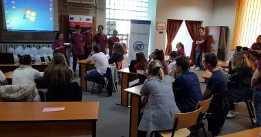 Stire din Eveniment : Discuții între polițiști și elevi, despre bullying și traficul de persoane