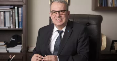 Stire din Politică-Administrație : Constănțenii pot comunica direct cu primarul Vergil Chițac prin WhatsApp