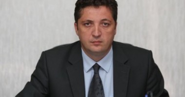 Stire din Eveniment : Mașina de serviciu a șefului IPJ Constanța, lovită de o autoutilitară