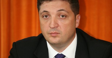 Stire din Eveniment : Fostul șef al POLIȚIEI CONSTANȚA, Valentin Burlacu, bun de plată! Un fost subordonat i-a pretins daune morale