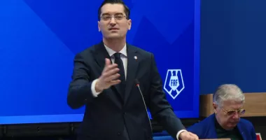 Stire din Sport : Răzvan Burleanu și-a nimicit adversarul în confruntarea pentru șefia FRF. „Cine este măscăriciul acesta?”