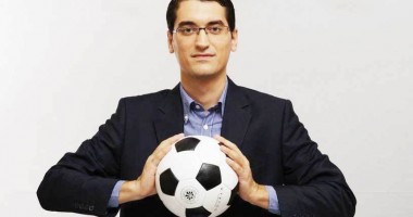 Stire din Sport : "Limita de trei mandate pentru un președinte al FRF figurează în noul statut"