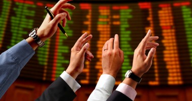 Stire din Economie : Investitorii iau cu asalt piața de capital