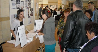 Stire din Social : Coadă pentru un loc de muncă, la Constanța