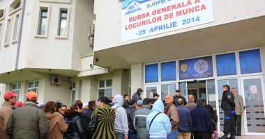 Galerie FOTO. Înghesuială la Bursa generală a locurilor de muncă. Iată ce posturi sunt disponibile - 2