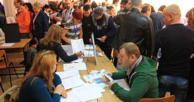 Stire din Social : Îmbulzeală și disperare  la Bursa locurilor de muncă