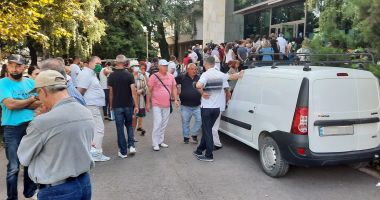Aglomeraţie la bursa locurilor de muncă! Şomerii, sfătuiţi să nu accepte plata la negru! - 2