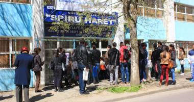 Îmbulzeală și disperare  la Bursa locurilor de muncă - 4