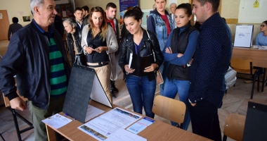 Stire din Social : Bursa Locurilor de Muncă pentru absolvenți. "Mulți tineri vin, învață meserie și apoi pleacă"