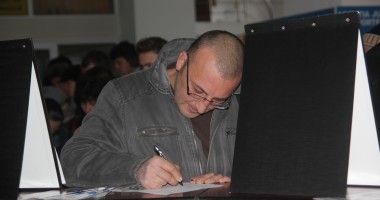 Stire din Social : Câte persoane s-au angajat astăzi la bursa locurilor de muncă