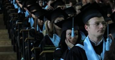 Stire din Cultură-Educație : Burse de 700 € pe lună pentru studenții șaguniști
