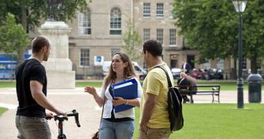 Stire din Cultură-Educație : Burse de studiu în Marea Britanie pentru liceenii constănțeni