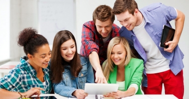 Stire din Cultură-Educație : Burse de studiu în Marea Britanie pentru elevii de clasa a X-a