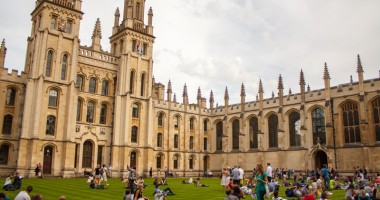 Stire din Cultură-Educație : Bursier la Oxford de la Universitatea "Andrei Șaguna"