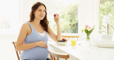 Stire din Actualitate : O tânără și-a mințit iubitul că este însărcinată purtând o burtă falsă, apoi a inventat moartea copiilor