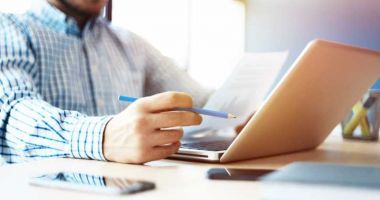 Stire din Economie : e-Factura devine obligatorie de la 1 ianuarie. Ce trebuie să știe toate firmele