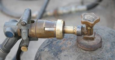 Bombe în casele constănțenilor. Butelii cu defecte vândute în Constanța - 2