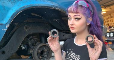 Stire din Actualitate : Butonul ascuns din fiecare mașină care reduce consumul de carburant. Mulți șoferi nu știu de el