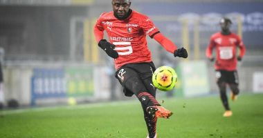 Stire din Sport : Clubul Gloria Buzău l-a transferat pe mijlocașul camerunez James Lea Siliki