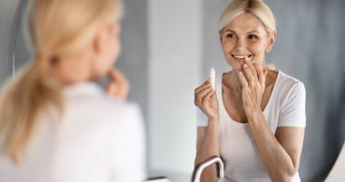 Stire din Sănătate : De ce se usucă buzele și cum puteți preveni disconfortul