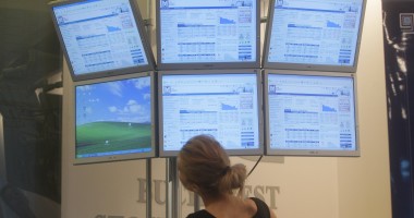 Stire din Economie : Bursa de Valori București a închis sesiunea de vineri pe plus