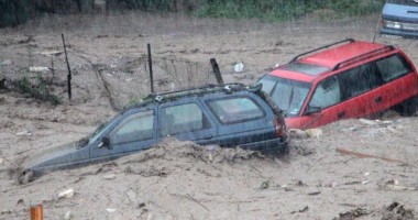 Stire din Actualitate : Galerie foto și video/ Inundații devastatoare în Bulgaria! Mii de români sunt sinistrați în Albena: "Bulgarii și-au bătut joc de noi!" - UPDATE