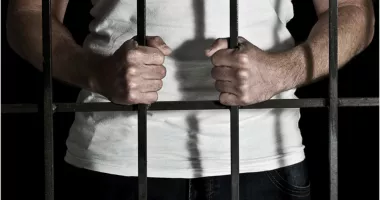 Condamnat pentru tulburarea ordinii publice, dus la închisoare
