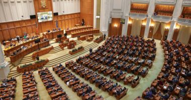 CCR: Eliminarea pensiilor speciale ale parlamentarilor este neconstituţională