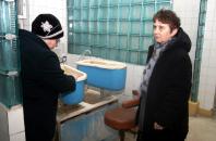 Stire din Social : "Ne-au umilit! Ne-au dat afară din spital cu șase luni înainte de pensie!"