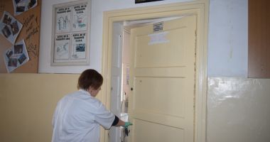 Medicină școlară cu aparatură din vremea bunicii! - 7