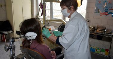 Medicină școlară cu aparatură din vremea bunicii! - 8