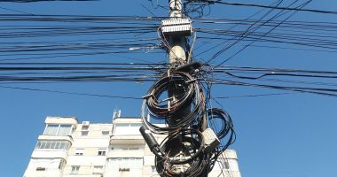 Stire din Eveniment : Ce mai fură hoții. Un spital și mai multe instituții publice au rămas fără telecomunicații