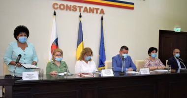 Stire din Politică-Administrație : Noutăți legislative din domeniul cadastrului imobiliar, prezentate la prefectură
