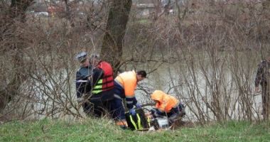 Stire din Eveniment : Cadavrul unui tânăr de 23 de ani, dat dispărut, descoperit în albia unui râu