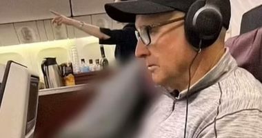 Stire din Actualitate : Doi soți au fost forțați să stea în avion lângă o femeie care a murit în timpul unui zbor de 15 ore