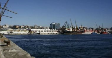 Stire din Eveniment : Cadavrul unui bărbat de 69 de ani a fost descoperit plutind pe mare, în Portul Constanţa