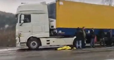 Stire din Eveniment : Caz revoltător! Cadavrul unui fost viceprimar, lăsat cinci ore pe marginea drumului