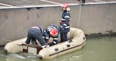 Stire din Eveniment : Cadavru în putrefacție, găsit cu șina de cale ferată legată de gât