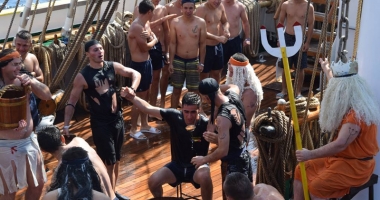 Stire din Eveniment : Binecuvântați de Zeul Neptun! Botez la bordul bricului "Mircea"