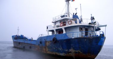 Cadeții români își fac "stagiul de sclavi" pe coșciugele plutitoare - 3